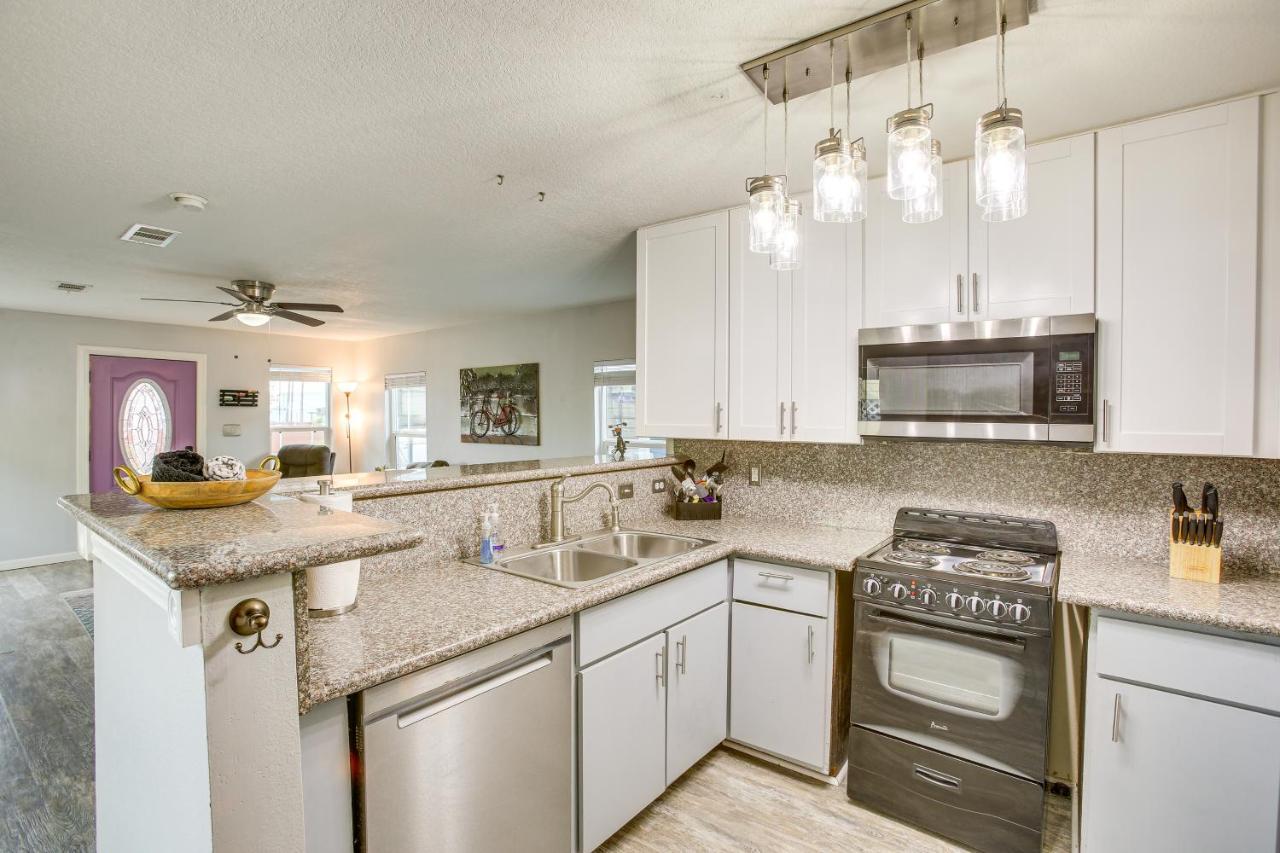 Galveston Cottage About 1 Mi To Beach Pet Friendly! Экстерьер фото