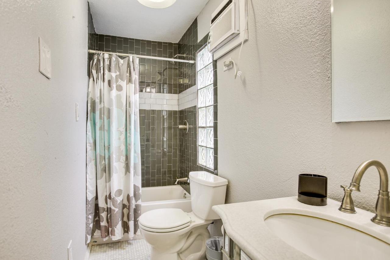 Galveston Cottage About 1 Mi To Beach Pet Friendly! Экстерьер фото