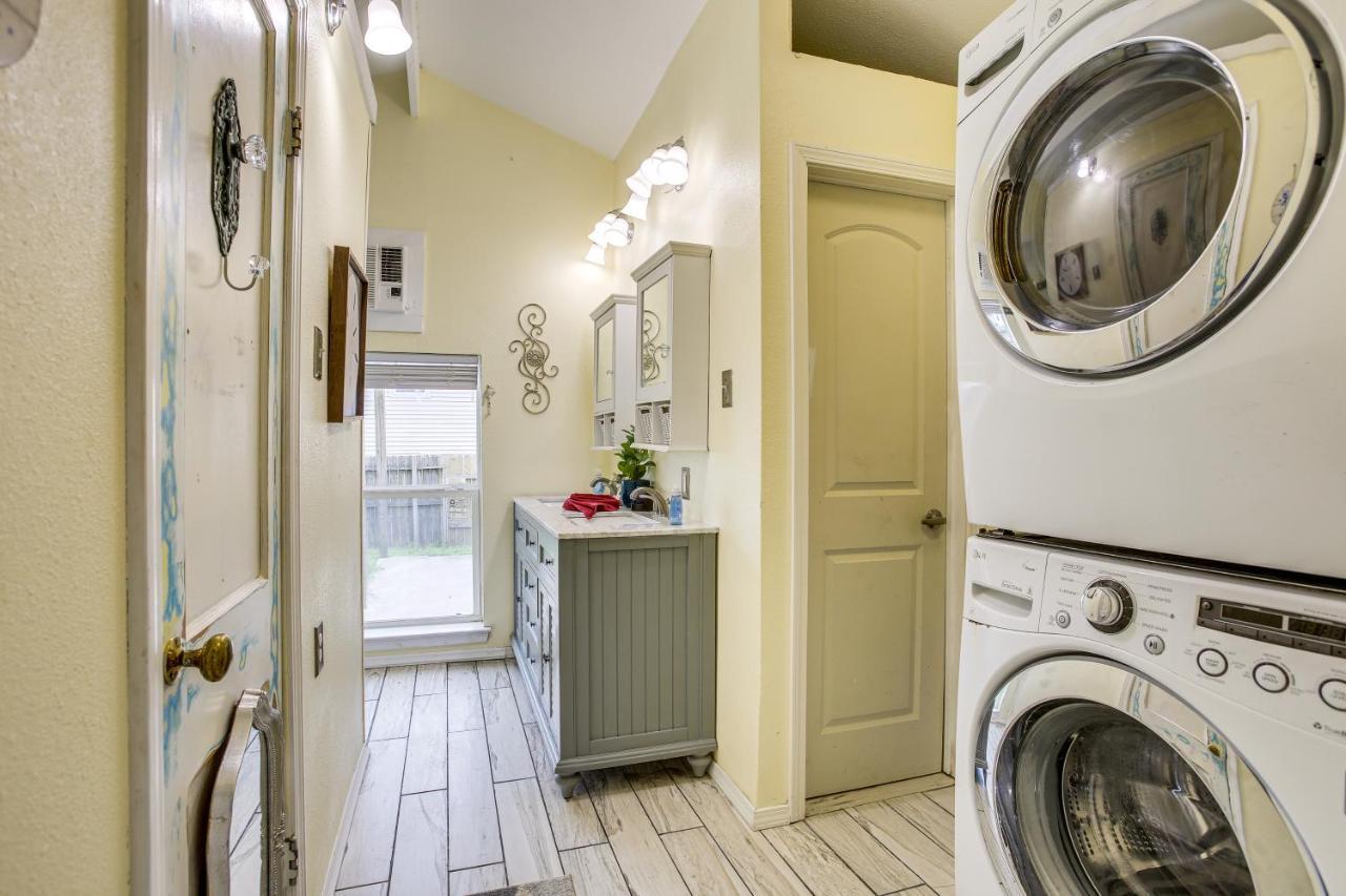Galveston Cottage About 1 Mi To Beach Pet Friendly! Экстерьер фото
